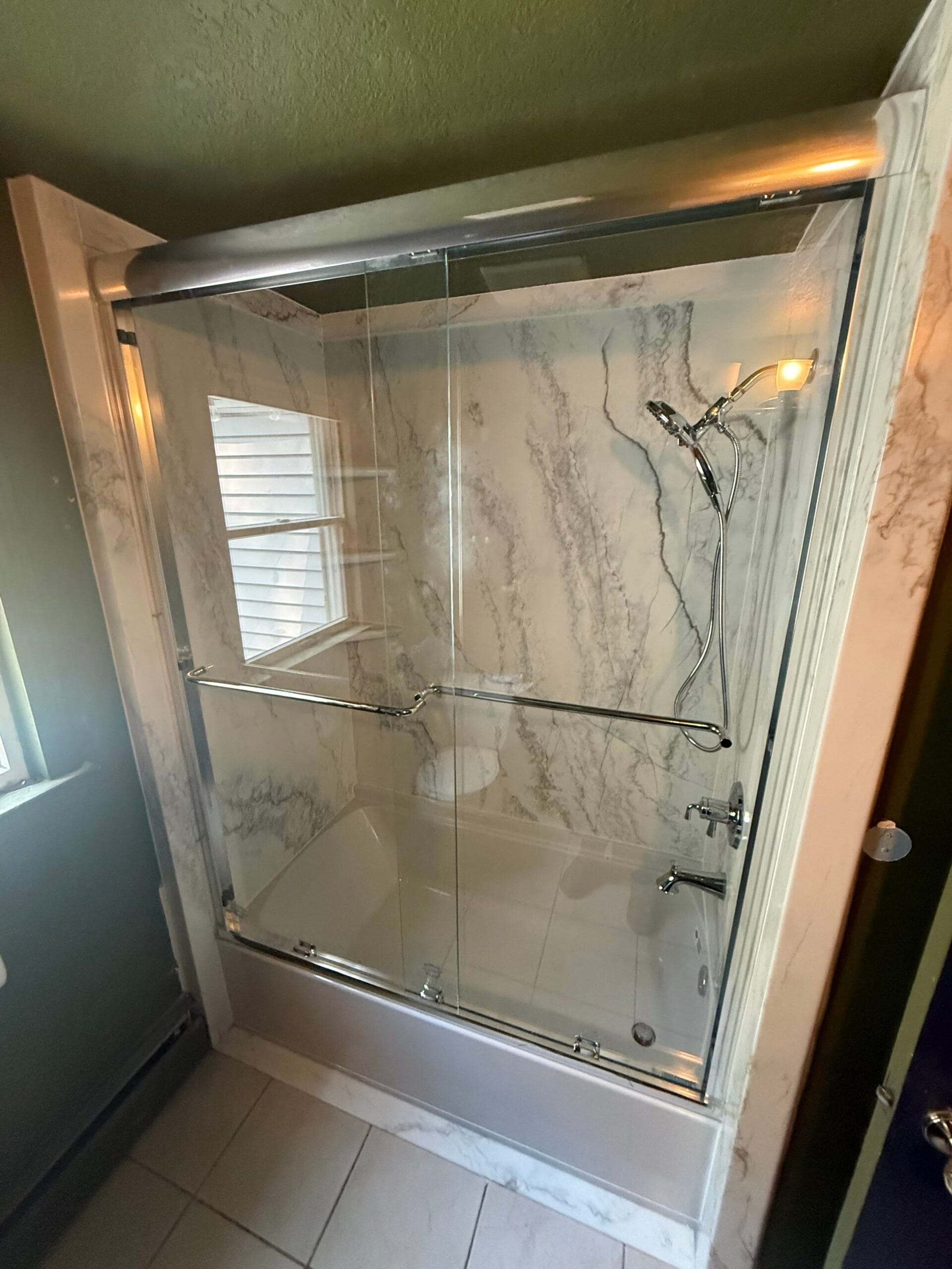Bath & Shower Combo, Woodside Circle, Simsbury, CT 06070