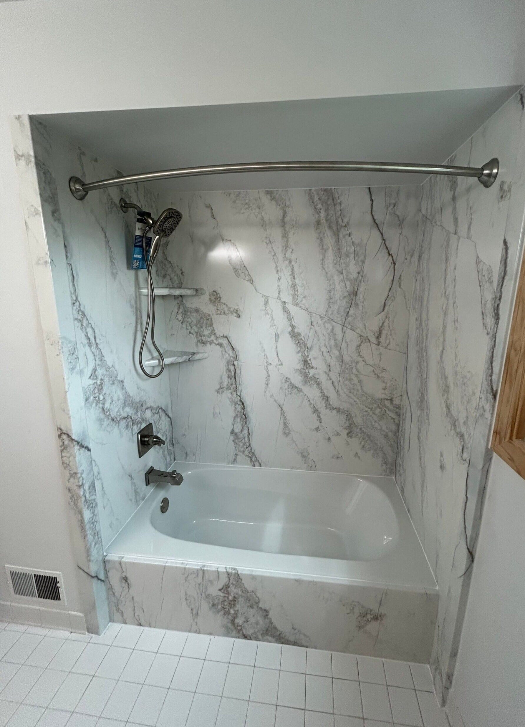 New Bathtub Installation, Oakmont Dr, New Baltimore, MI 48051