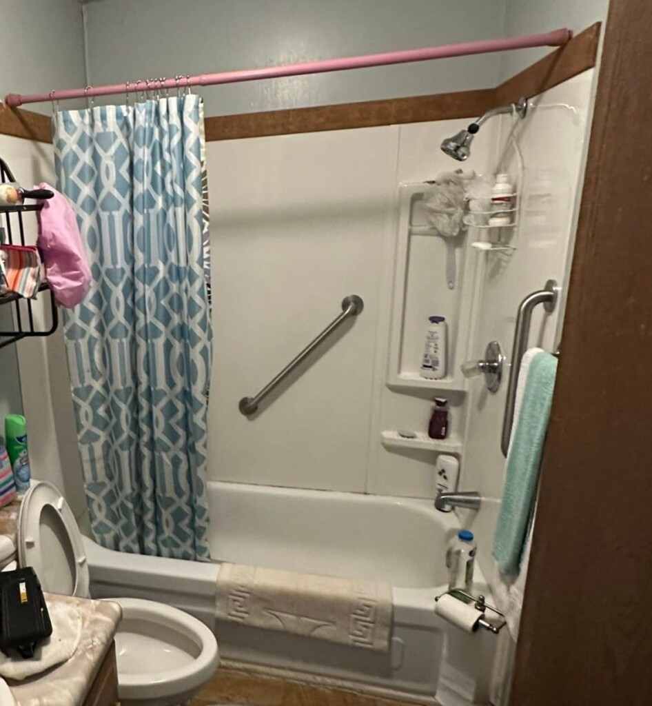 Before - Tub To Shower Conversion, Randy St, Mexico, MO 65265