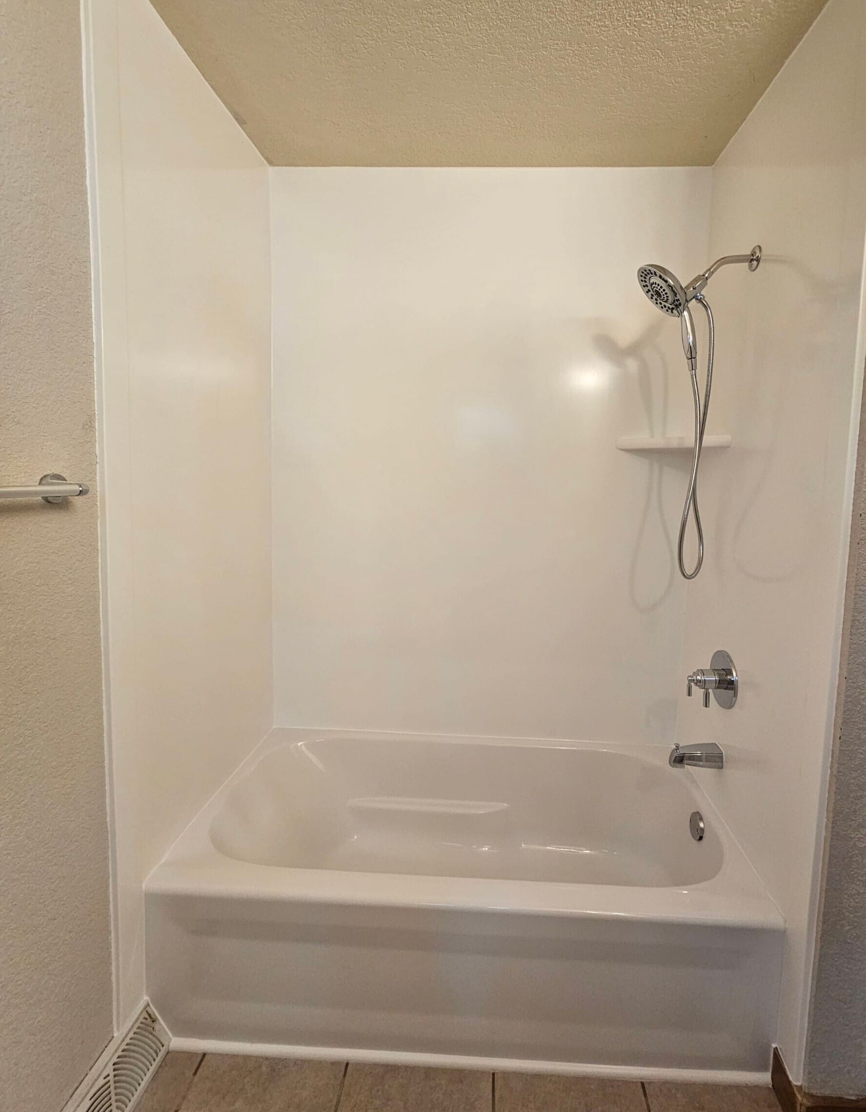 Bath & Shower Combo, Pennsylvania Ave, Mount Pleasant, MI , 48858